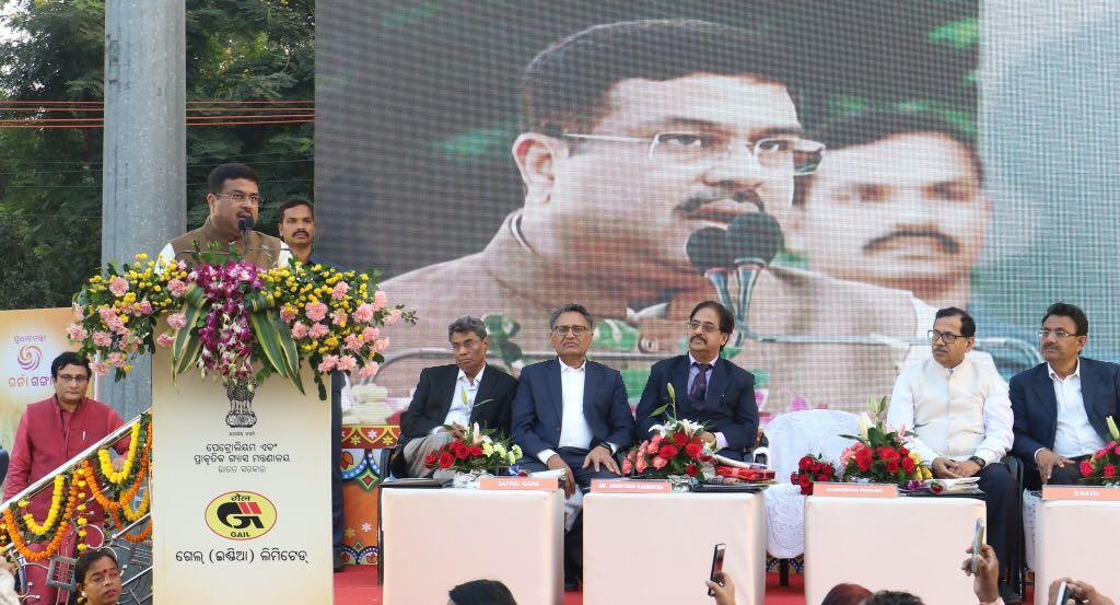 Dharmendra Pradhan inaugurating CNG Bhubaneswar