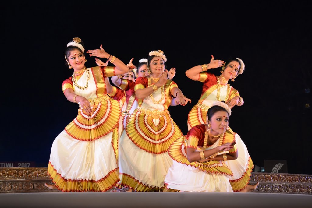 Dr Kanak Rele's disciples perform Mohiniattam at Konark Festival at Konark on Tuesday. Photograph: Odishabytes