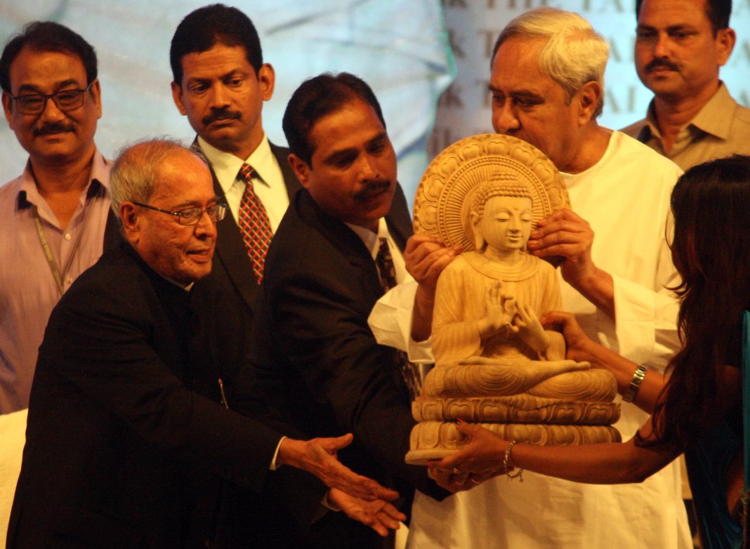 BIJU PATNAIK BOOK THe TALL MAN Pranab Mukherjee